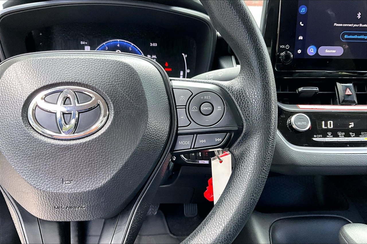 Used 2026 Toyota Corolla LE FWD image 11