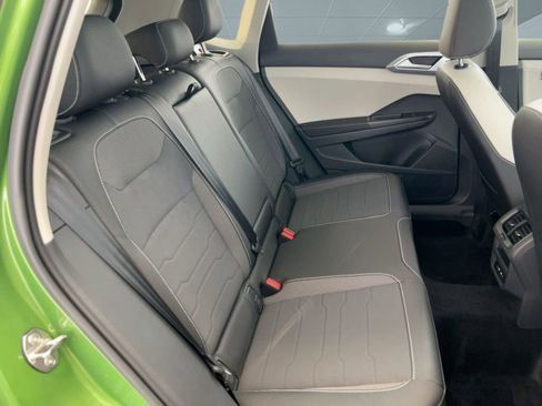 New 2026 Volkswagen Taos SE image 34