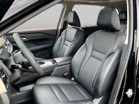 Used 2021 Nissan Rogue SV w/ Premium Package FWD image 7