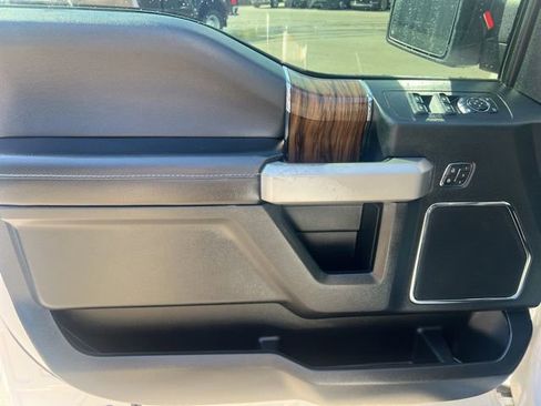 Used 2019 Ford F150 Lariat w/ Equipment Group 502A Luxury AWD/4WD image 19
