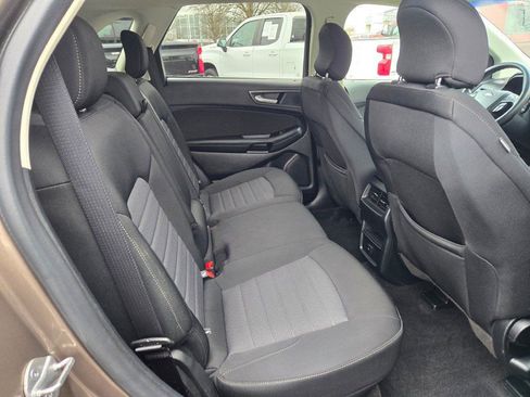 Used 2019 Ford Edge SE image 9
