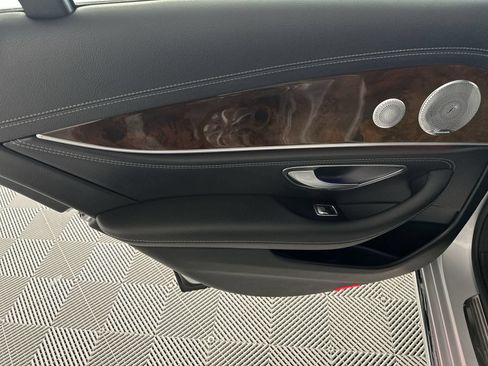 Used 2018 Mercedes-Benz E 300 4MATIC w/ Premium 2 Package (Q02) image 30