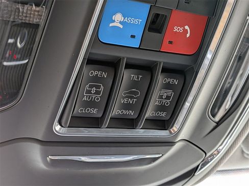 Used 2023 Jeep Grand Cherokee L Limited w/ Black Appearance Package image 21