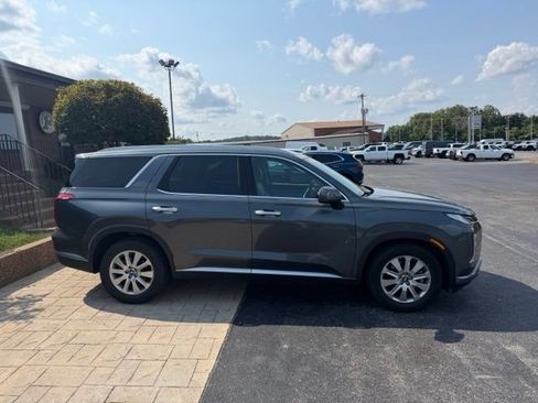 Used 2024 Hyundai Palisade SEL FWD image 2