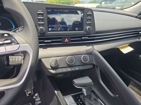 New 2026 Hyundai Elantra SE FWD image 28