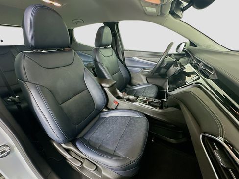 Used 2023 Chevrolet Bolt EUV LT w/ Convenience Package FWD image 29