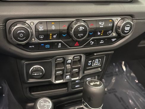 Used 2024 Jeep Wrangler High Altitude AWD/4WD image 28