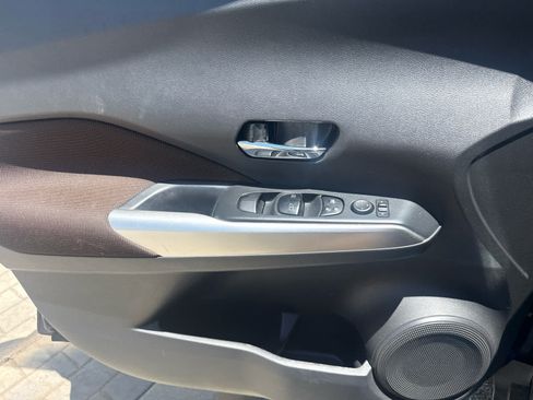 Used 2018 Nissan Kicks SR FWD image 15