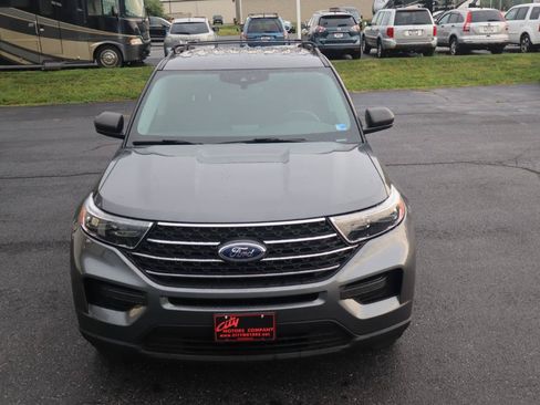 Used 2023 Ford Explorer XLT AWD/4WD image 4