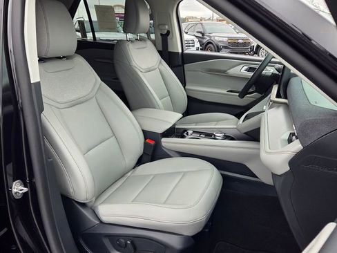 New 2026 Ford Explorer Active w/ Active Comfort Package image 17