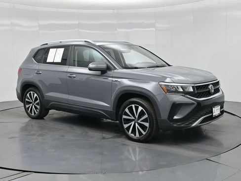 Used 2023 Volkswagen Taos SE w/ Panoramic Sunroof Package AWD/4WD image 27