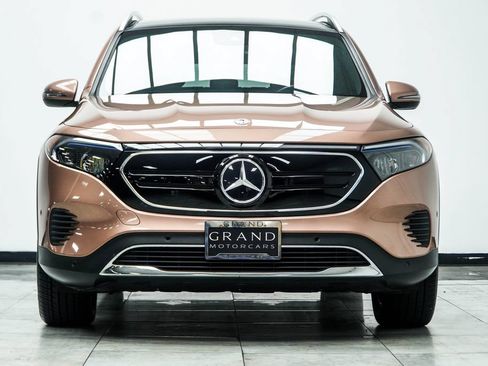 Used 2023 Mercedes-Benz EQB 300 4MATIC w/ Exclusive Package image 8