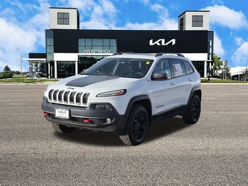 Used 2017 Jeep Cherokee Trailhawk w/ Comfort/Convenience Group image 4