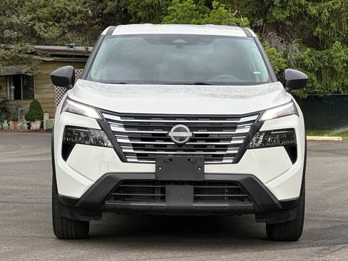 Used 2024 Nissan Rogue S AWD/4WD image 9