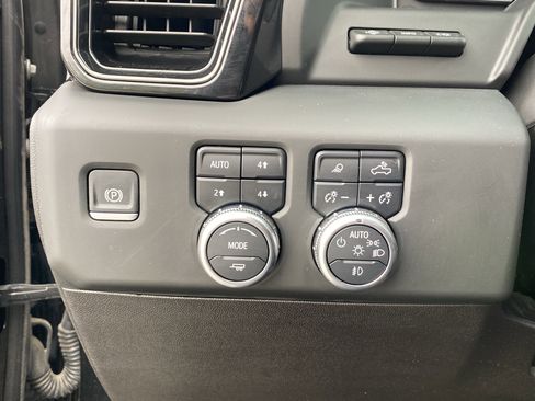 Used 2024 GMC Sierra 2500 AT4X image 31