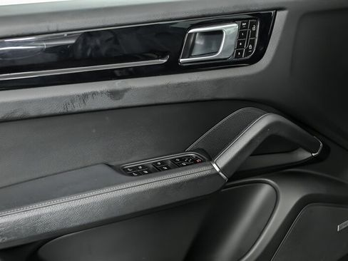 Used 2020 Porsche Cayenne AWD/4WD image 13