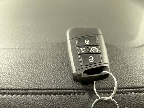 Used 2021 Volkswagen Jetta SE w/ SE Cold Weather Package image 29