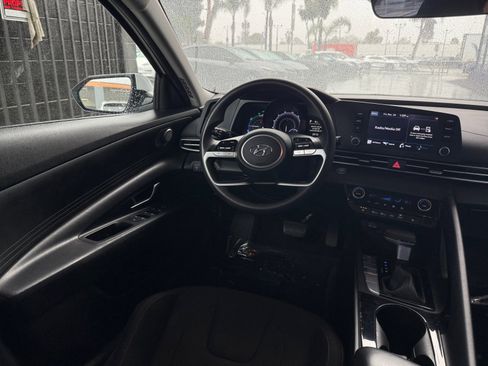 Used 2022 Hyundai Elantra Blue image 19