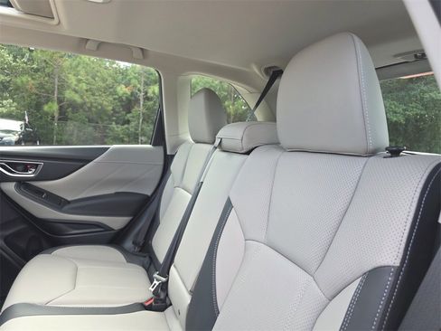 Used 2023 Subaru Forester Limited image 21