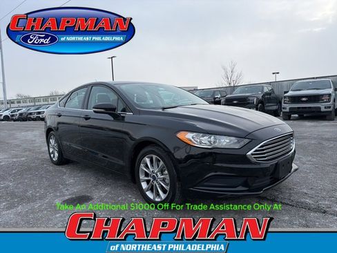 Used 2017 Ford Fusion SE image 1