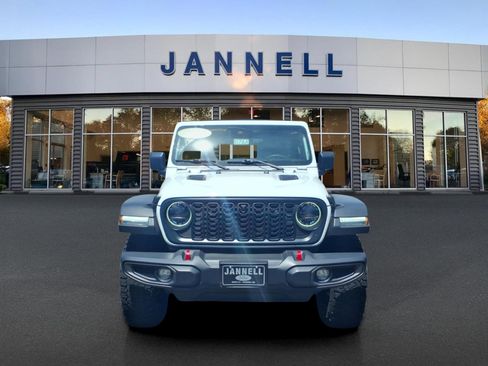 Used 2024 Jeep Wrangler Unlimited Rubicon w/ Technology Group AWD/4WD image 2