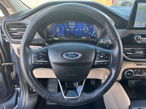 Used 2020 Ford Escape Titanium w/ Titanium Premium Package 2.0 image 9