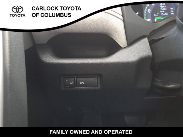Used 2025 Toyota RAV4 XLE AWD/4WD image 25