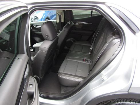 Used 2023 Buick Envision Essence AWD/4WD image 5