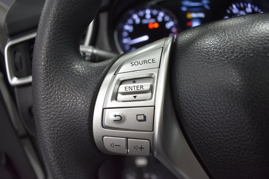 Used 2014 Nissan Rogue SV w/ SV Premium Package FWD image 29
