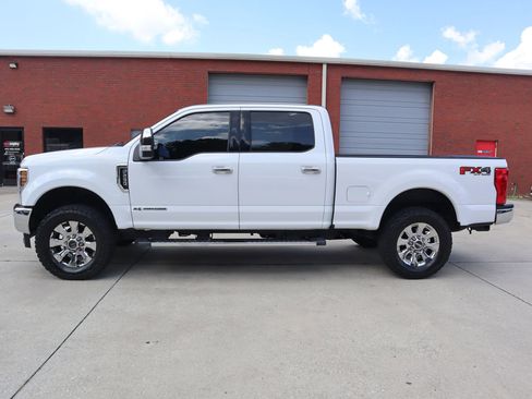 Used 2019 Ford F250 Lariat w/ Chrome Package image 2