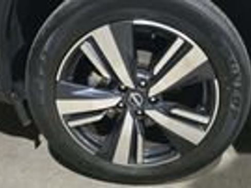 Used 2025 Nissan Rogue SL FWD image 12