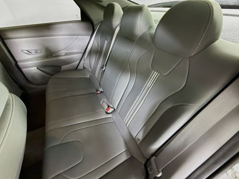 Used 2022 Hyundai Elantra SEL w/ Preferred Accessory Package image 27