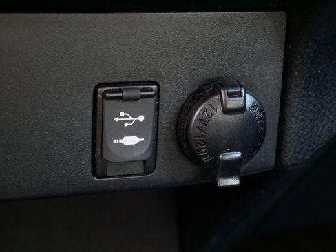 Used 2016 Toyota RAV4 LE image 28