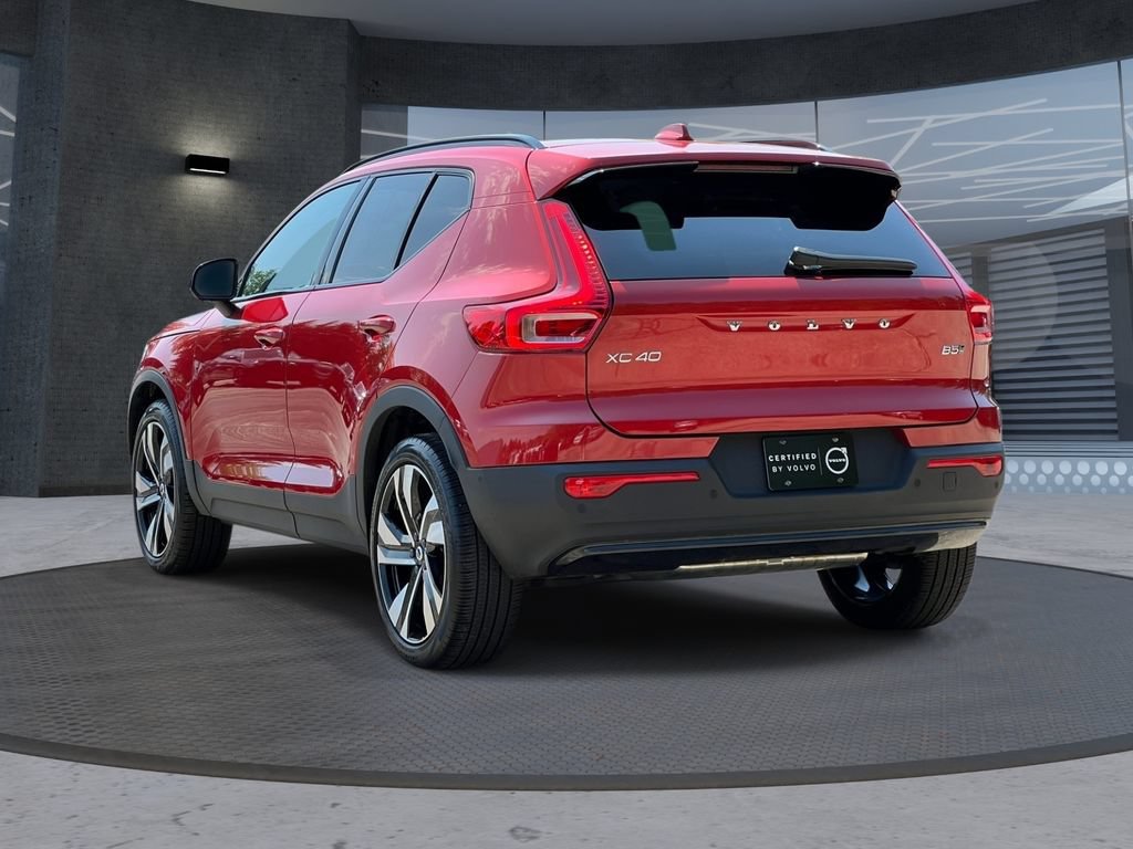 Used 2024 Volvo XC40 B5 Plus w/ Protection Package Premier AWD/4WD image 3