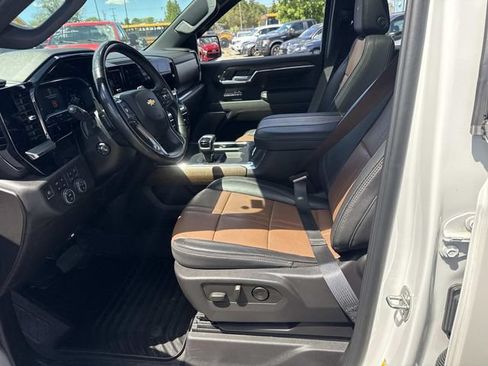 Used 2024 Chevrolet Silverado 1500 High Country w/ High Country Premium Package AWD/4WD image 18