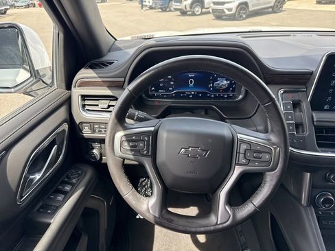 Used 2022 Chevrolet Tahoe Z71 w/ Luxury Package AWD/4WD image 17