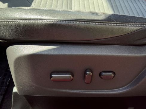 Used 2017 Ford Escape SE w/ Equipment Group 201A AWD/4WD image 13