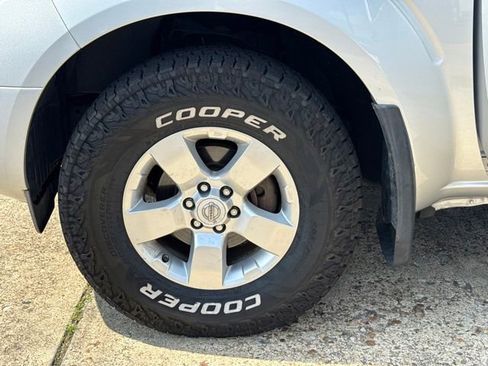 Used 2012 Nissan Frontier SV RWD image 27