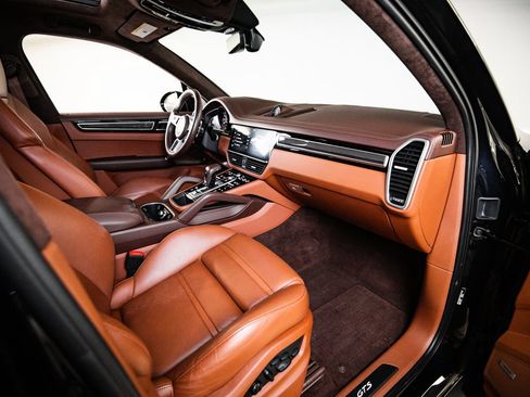 Certified 2023 Porsche Cayenne GTS AWD/4WD image 28