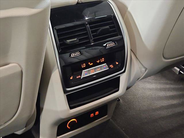Certified 2025 BMW X7 xDrive40i w/ M Sport Package AWD/4WD image 17