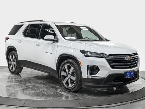 Used 2023 Chevrolet Traverse LT w/ LT Premium Package image 9
