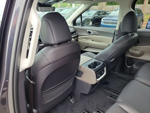 New 2026 Kia Carnival Hybrid FWD image 17