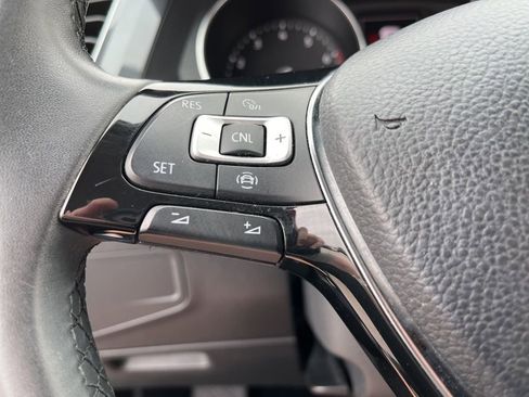 Used 2020 Volkswagen Tiguan SE image 21