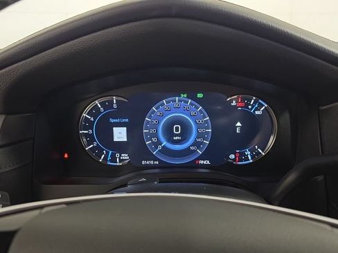 Used 2019 Cadillac Escalade Premium Luxury AWD/4WD image 17