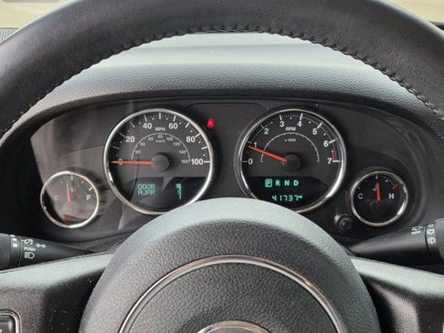 Used 2018 Jeep Wrangler Unlimited Sahara w/ Connectivity Group image 10