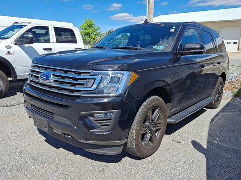 Used 2020 Ford Expedition XLT w/ Equipment Group 202A AWD/4WD image 2