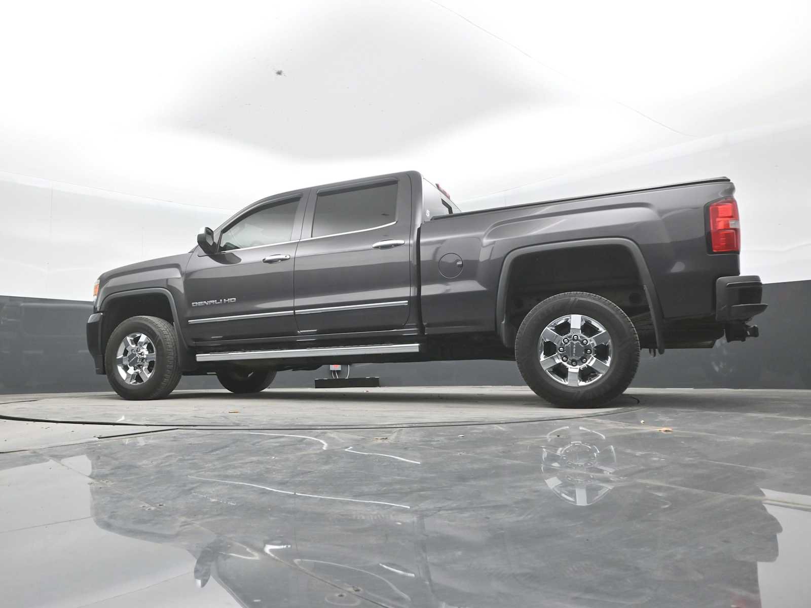 Used 2015 GMC Sierra 2500 Denali w/ Driver Alert Package AWD/4WD image 24