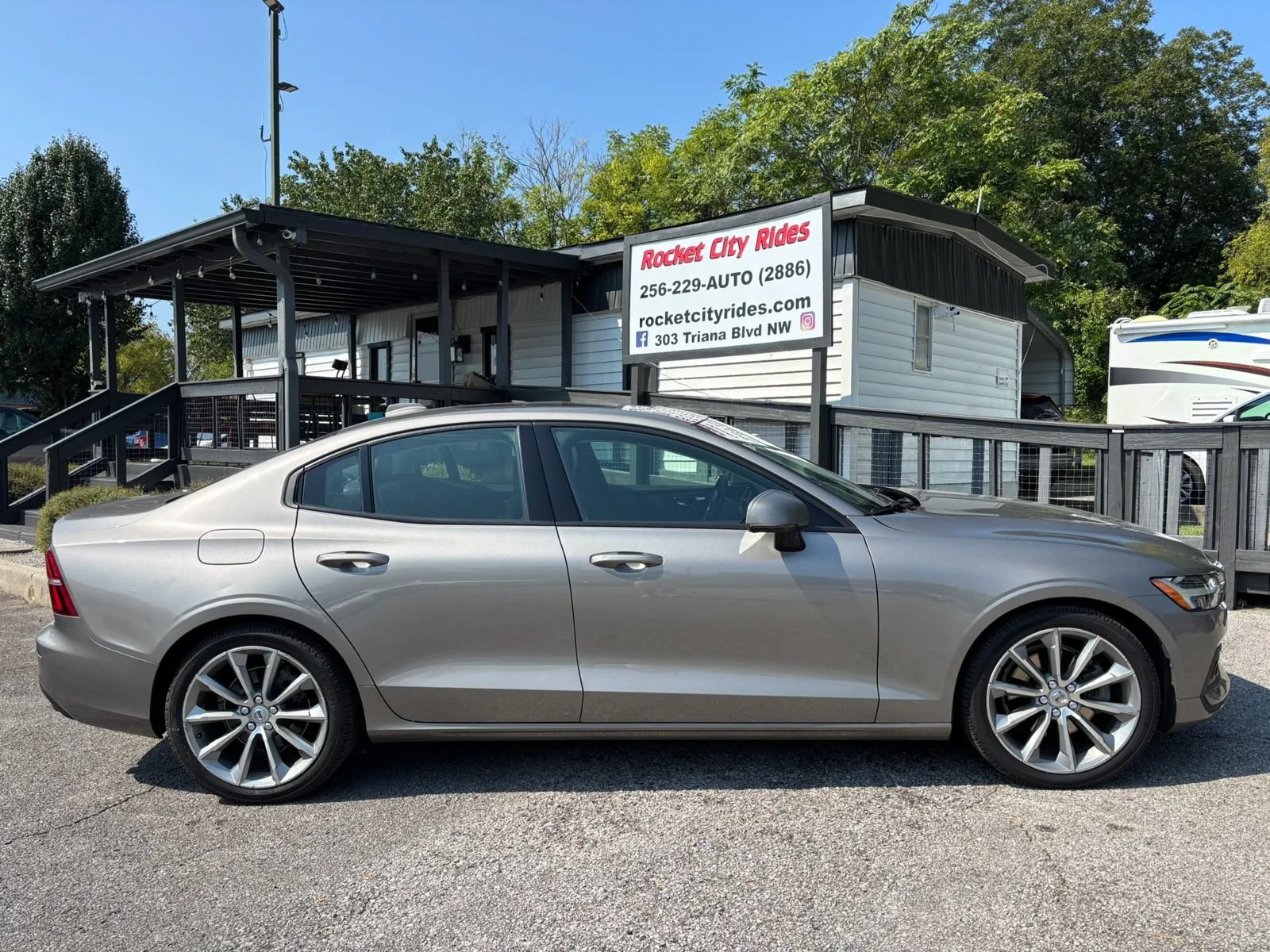 Used 2021 Volvo S60 T5 Momentum FWD image 2