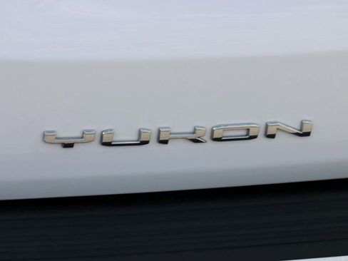 Used 2024 GMC Yukon SLT image 8