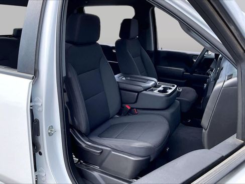 Used 2022 Chevrolet Silverado 2500 Custom w/ Custom Value Package AWD/4WD image 9